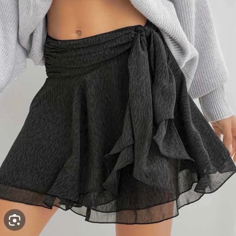 NWT Aerie Black Printed Chiffon Wrap Mini Skirt Size Medium